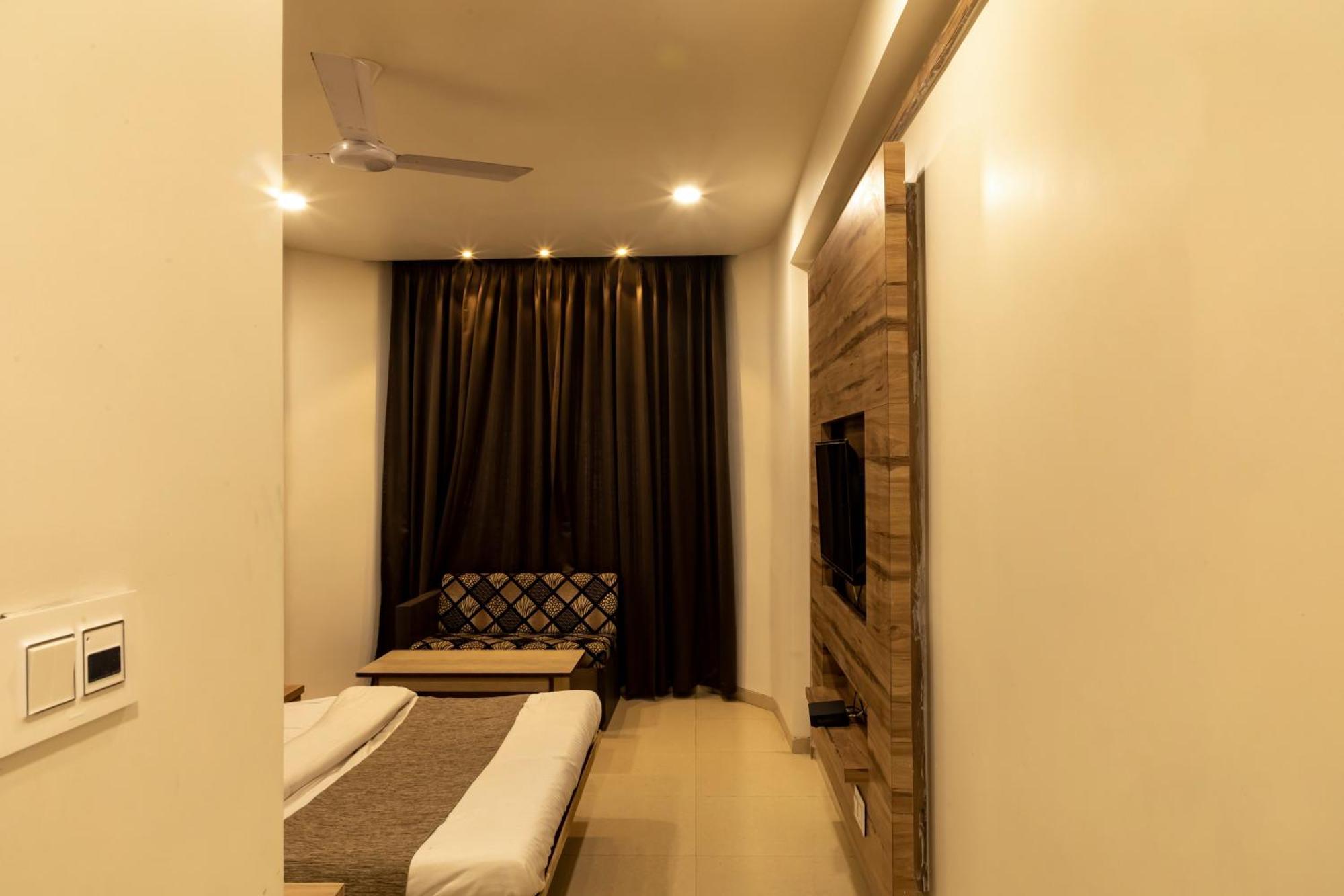 Adarsh Palace Hotel Bhopal Exterior foto